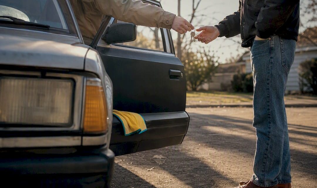 Buyer and seller exchanging car keys