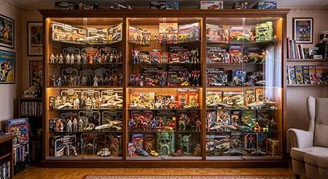 カードやフィギュアのコレクションを紹介する動画
