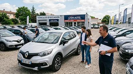 création simple d'une vidéo professionnelle pour annoncer une voiture à vendre